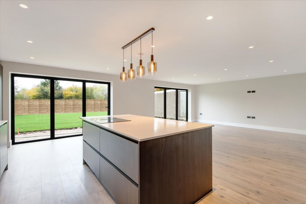 Property photo 3 of 19 Image