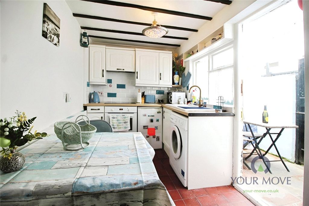 Property photo 2 of 8 Kitchen