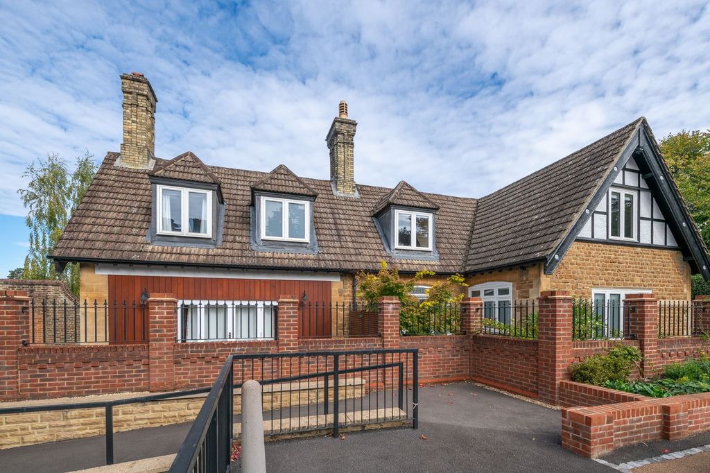 Property photo 1 of 39