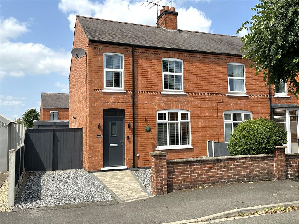 Property photo 1 of 18 Front Aspect 874