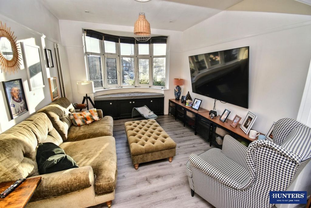 Property photo 3 of 19 Living Room