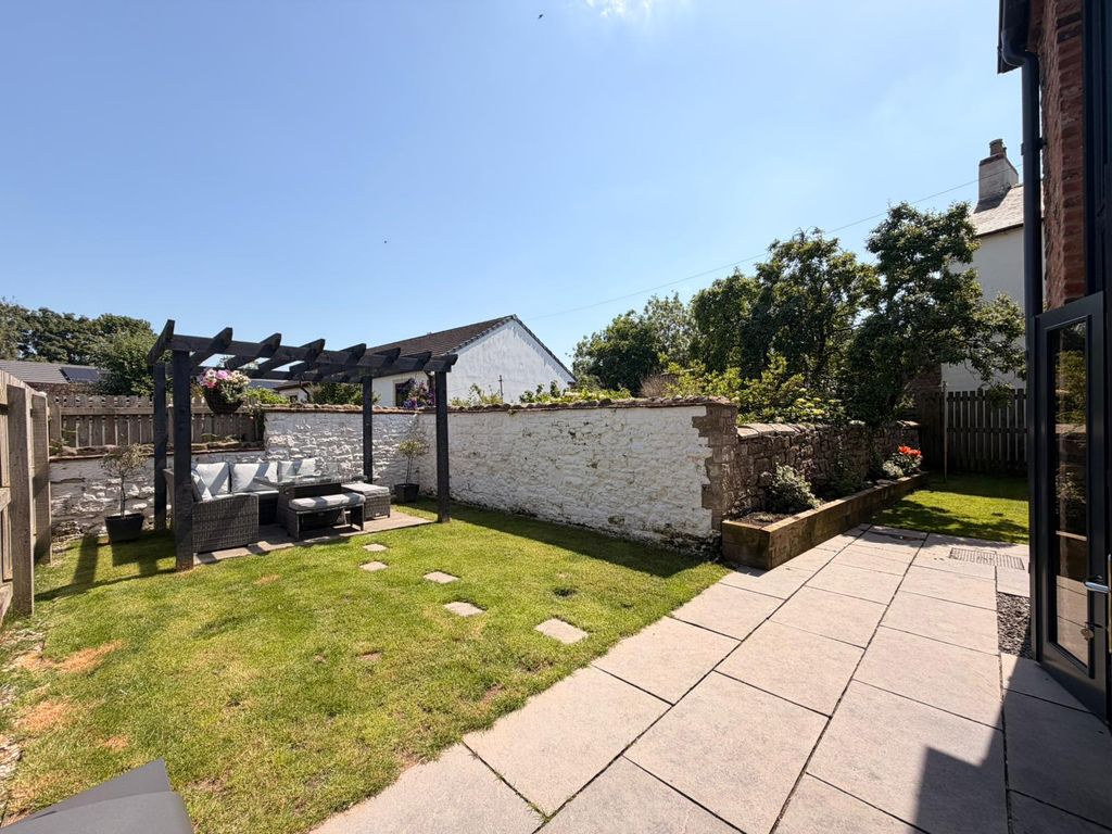Property photo 2 of 26