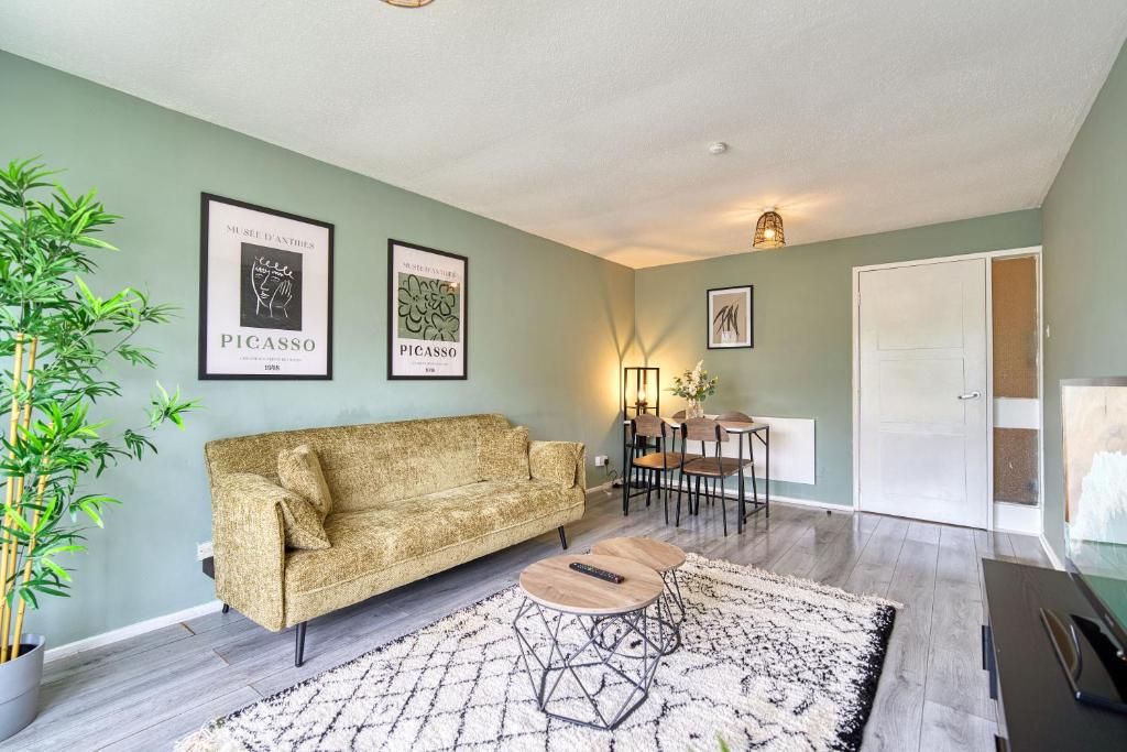 Property photo 3 of 10 Gallery