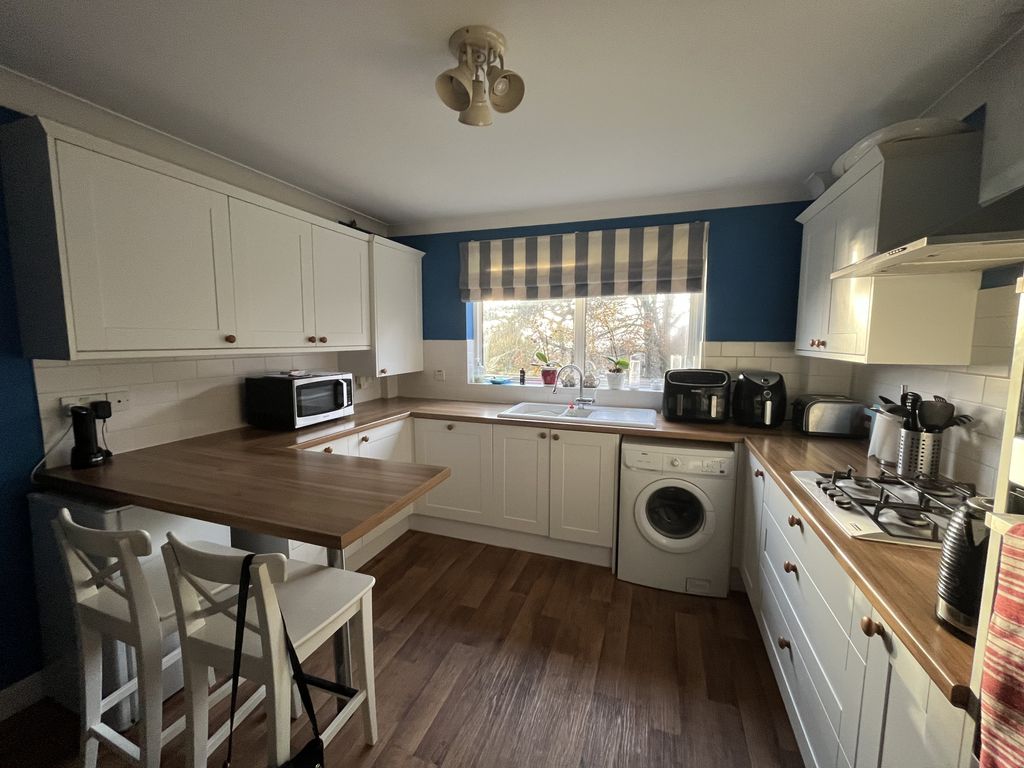 Property photo 2 of 12 Kitchen (3)