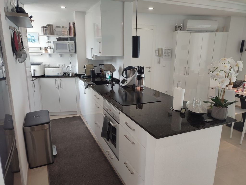 Property photo 3 of 46