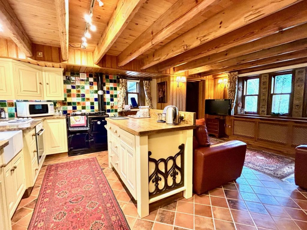 Property photo 2 of 33