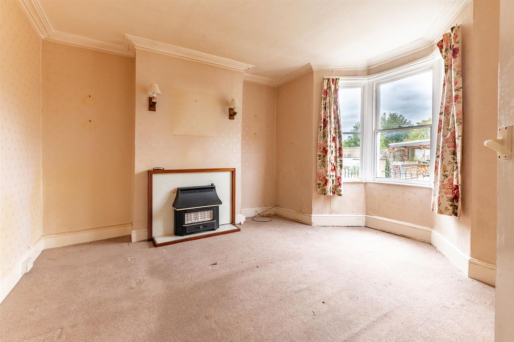 Property photo 2 of 17