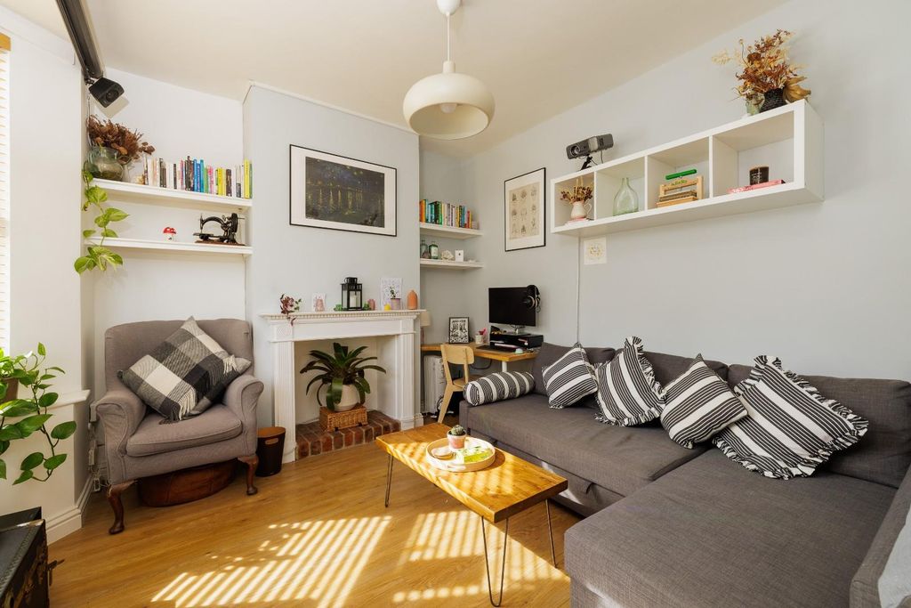 Property photo 3 of 31 Char9292.Jpg