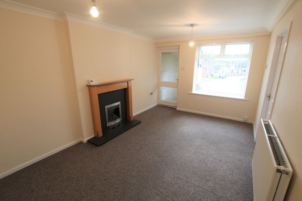 Property photo 3 of 7 Living Room