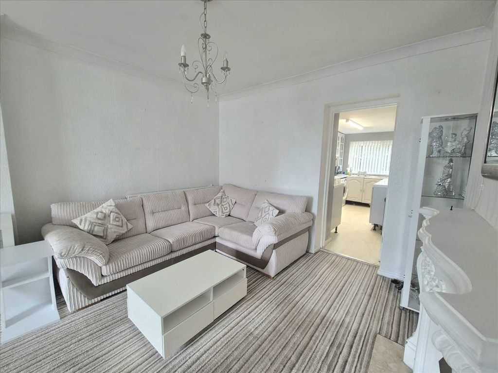 Property photo 3 of 22 Lounge