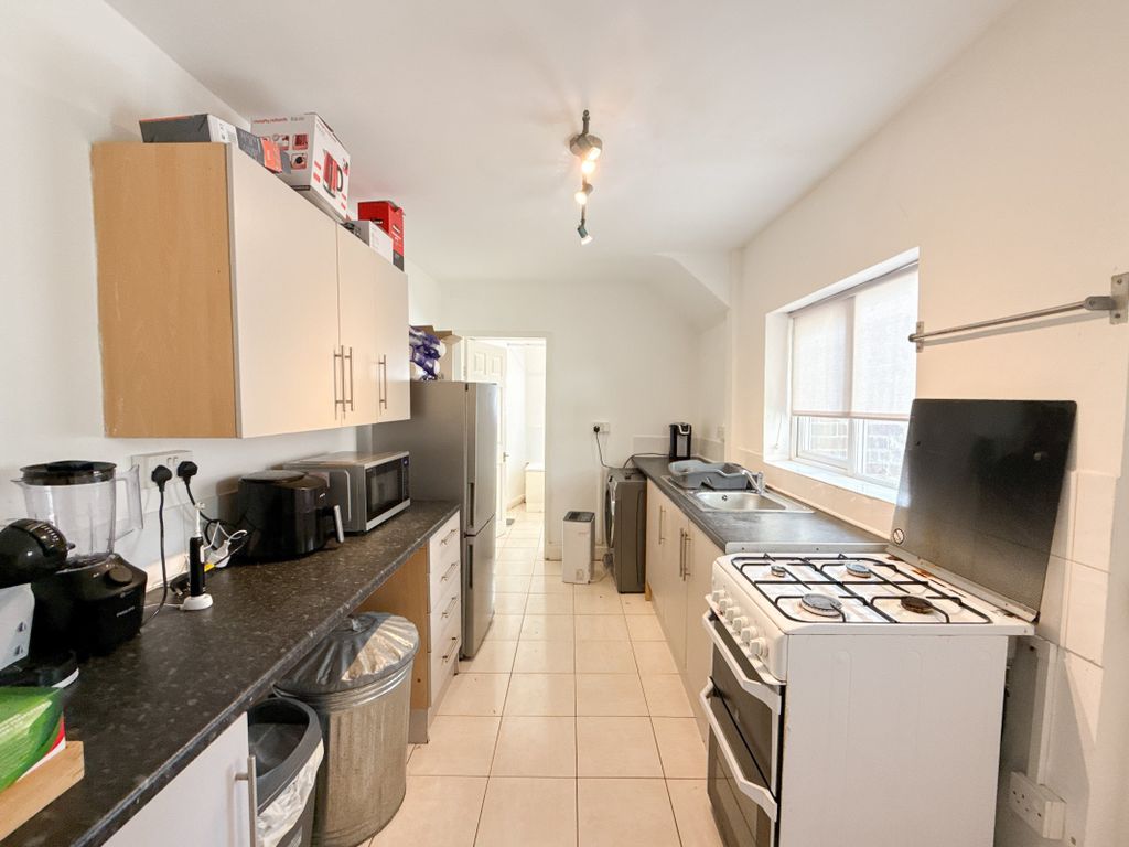 Property photo 3 of 16 Kitchen