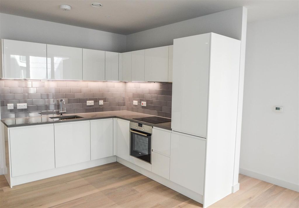 Property photo 2 of 9 Kitchen