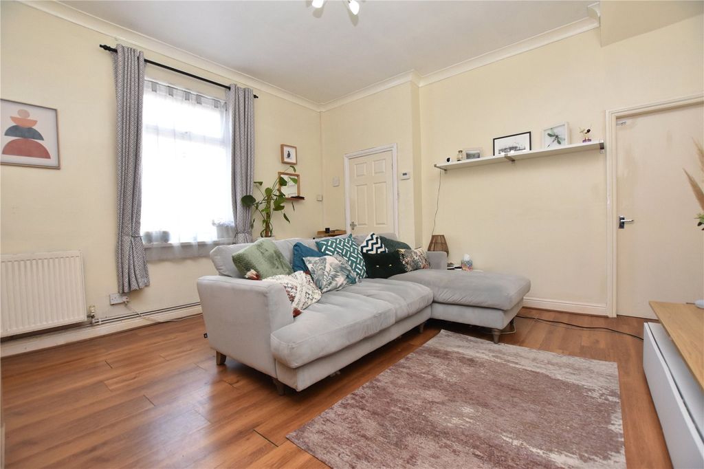 Property photo 2 of 14 Picture No. 13