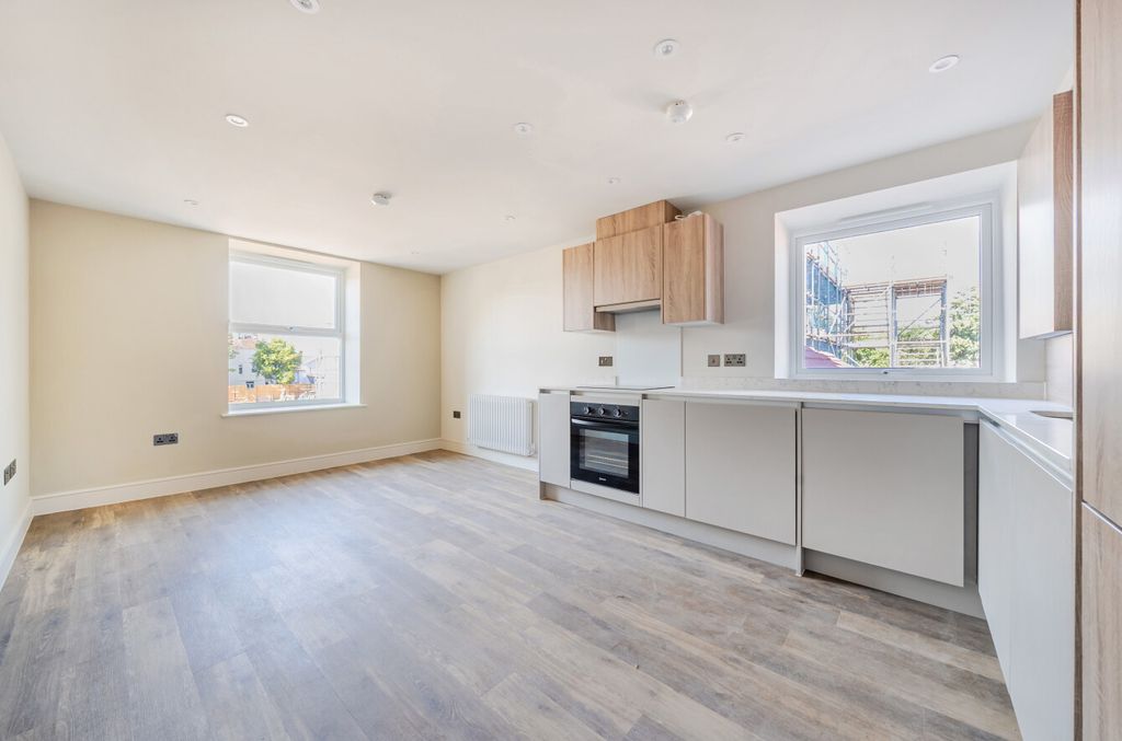 Property photo 2 of 12 1494861-5-6A57486...