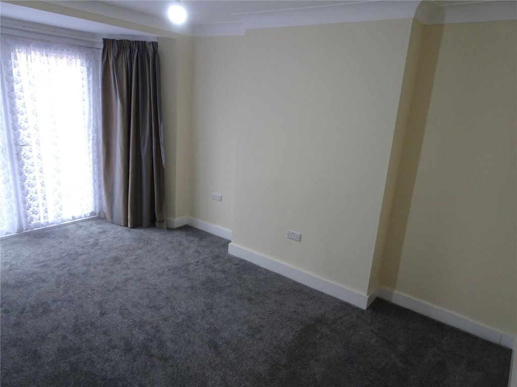 Property photo 3 of 9 Dining Room