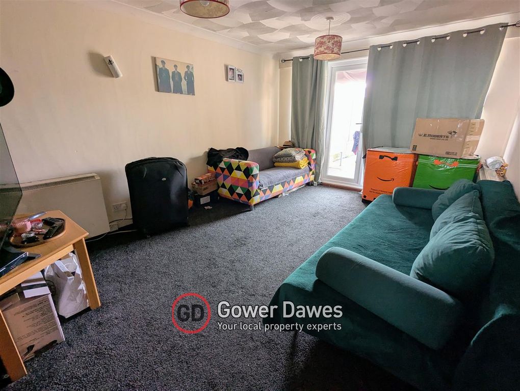 Property photo 2 of 14 Lounge