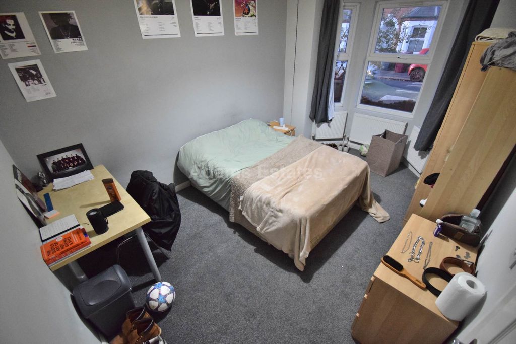 Property photo 2 of 11