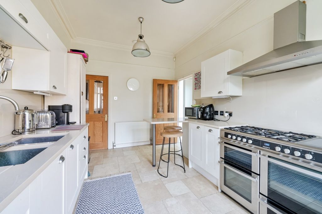 Property photo 3 of 15 Ruskin Walk, 75 (...