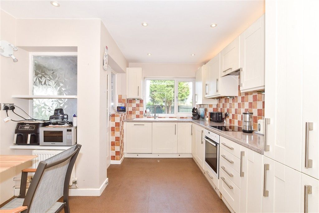 Property photo 3 of 11 Kitchen/Breakfast Room
