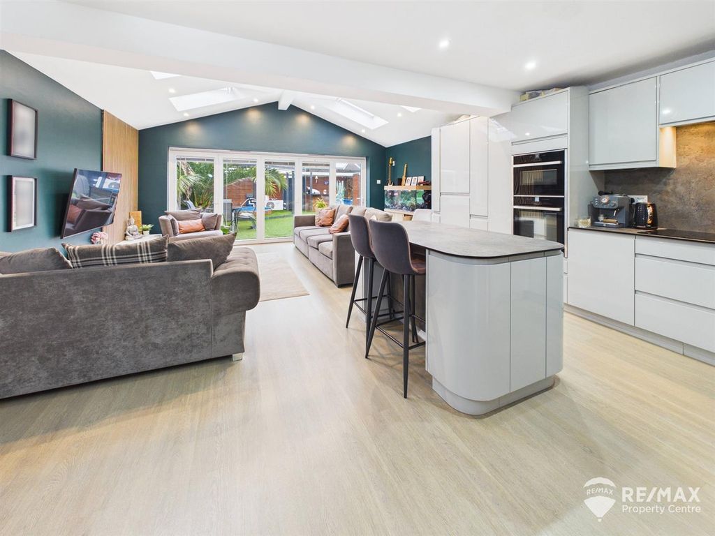 Property photo 2 of 22 Cam02842G0-Pr0326-Still036.Jpg