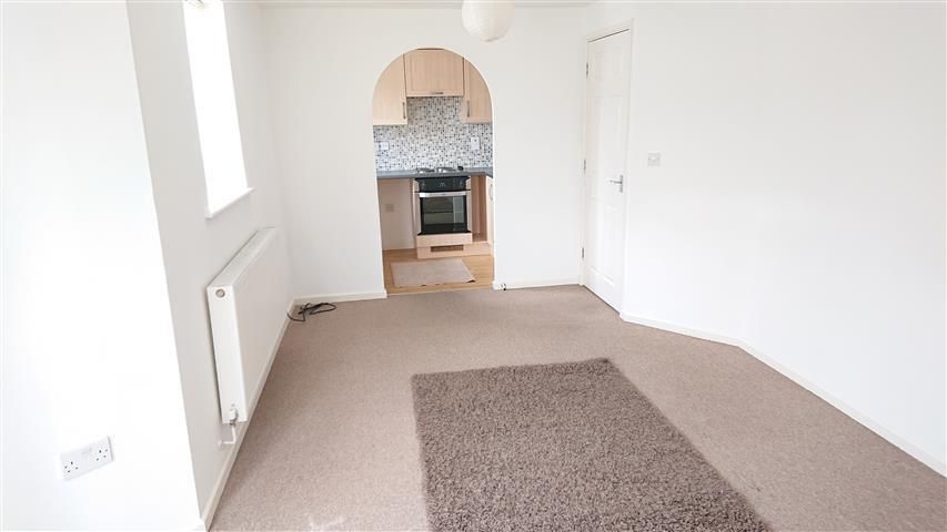 Property photo 3 of 7 Living Room