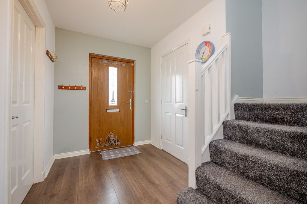 Property photo 3 of 23