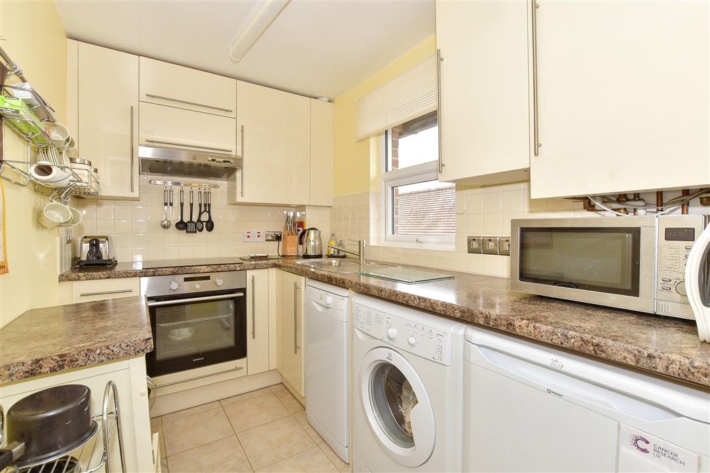 Property photo 3 of 17 Kitchen