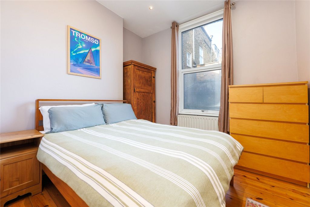 Property photo 3 of 10 Bedroom