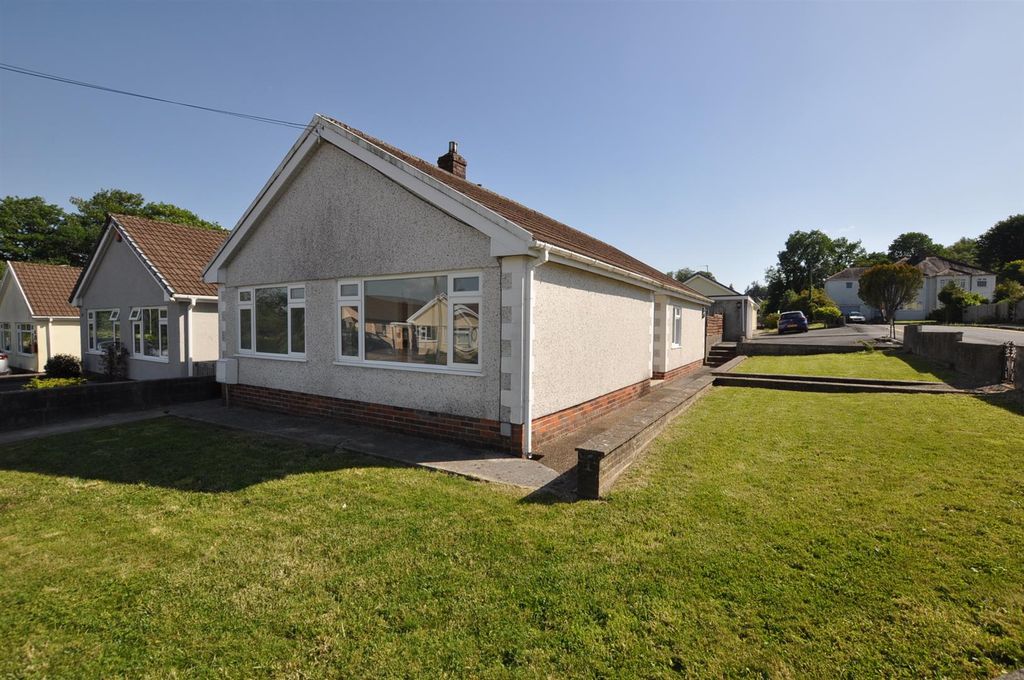 Property photo 1 of 15 Externally