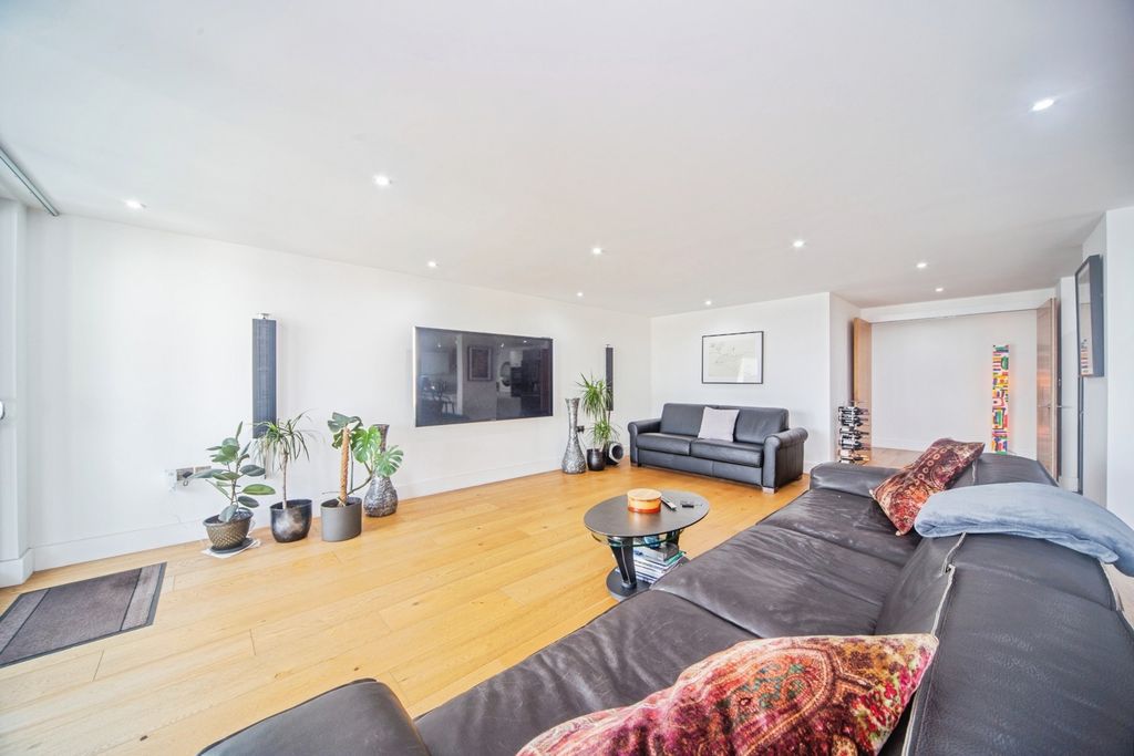 Property photo 2 of 23 Pbox-Img.Jpg