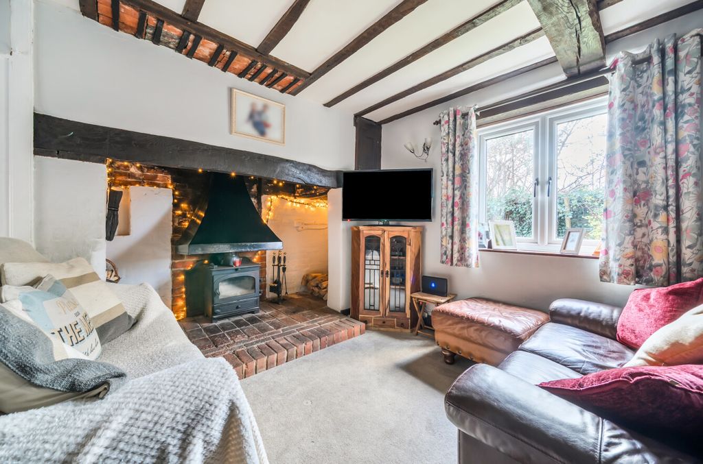 Property photo 2 of 14 1396603-13-696534...