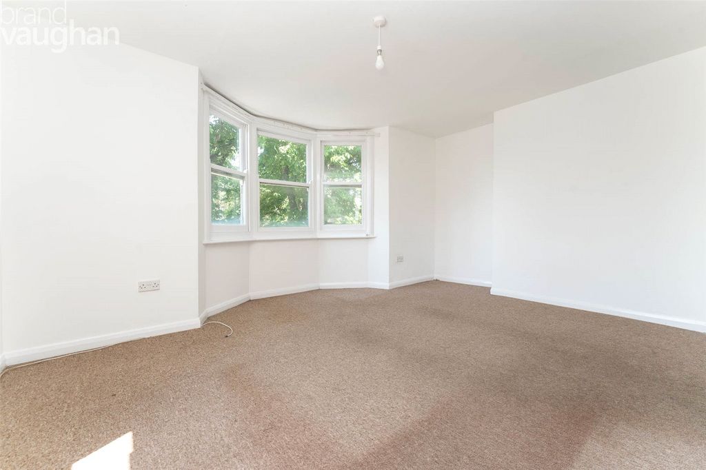 Property photo 3 of 10 Living Room