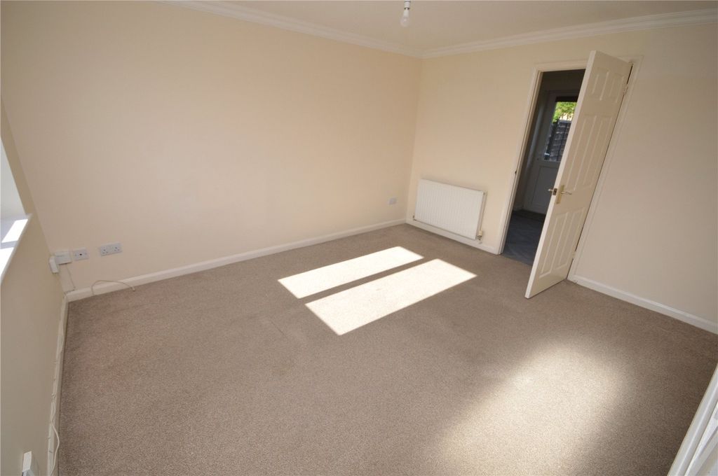 Property photo 3 of 11 Lounge