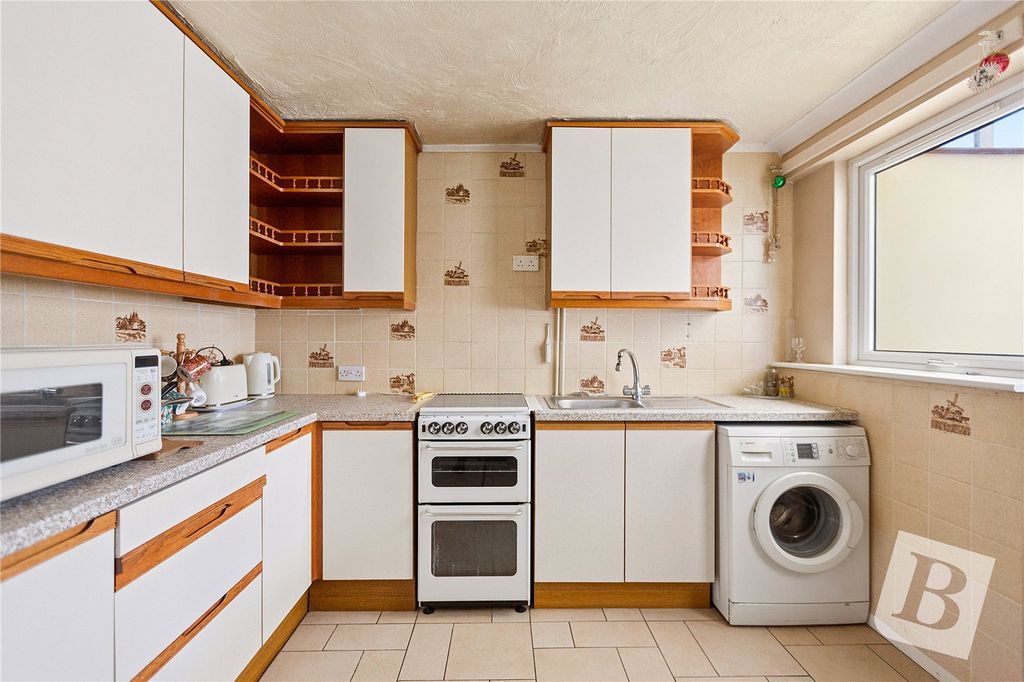 Property photo 3 of 12 Kitchen