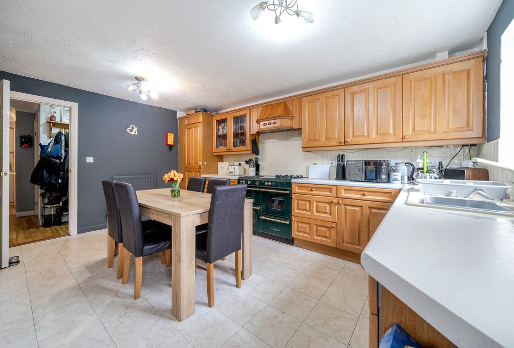 Property photo 2 of 21 1363879-4-68E90A2...