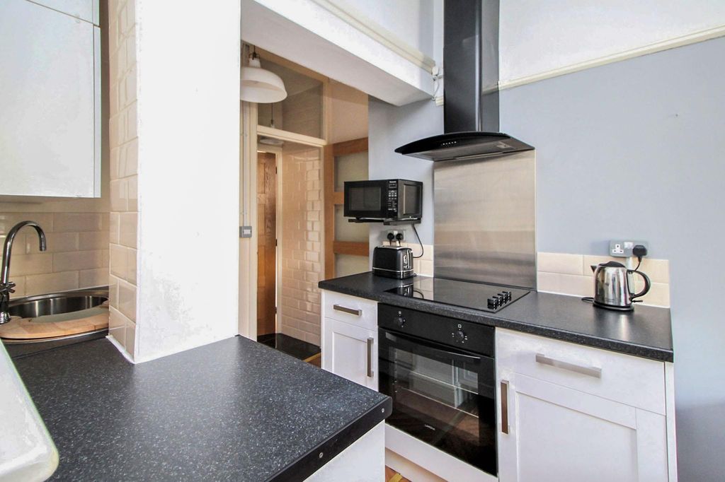 Property photo 3 of 8 Kitchen