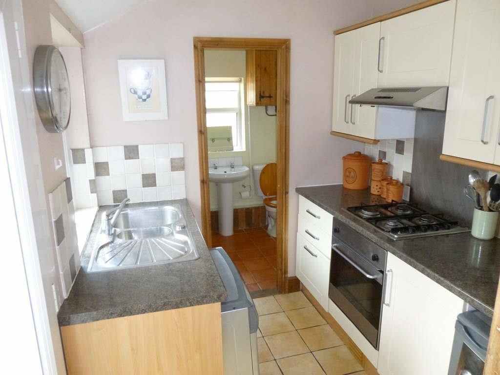 Property photo 2 of 7 Kitchen