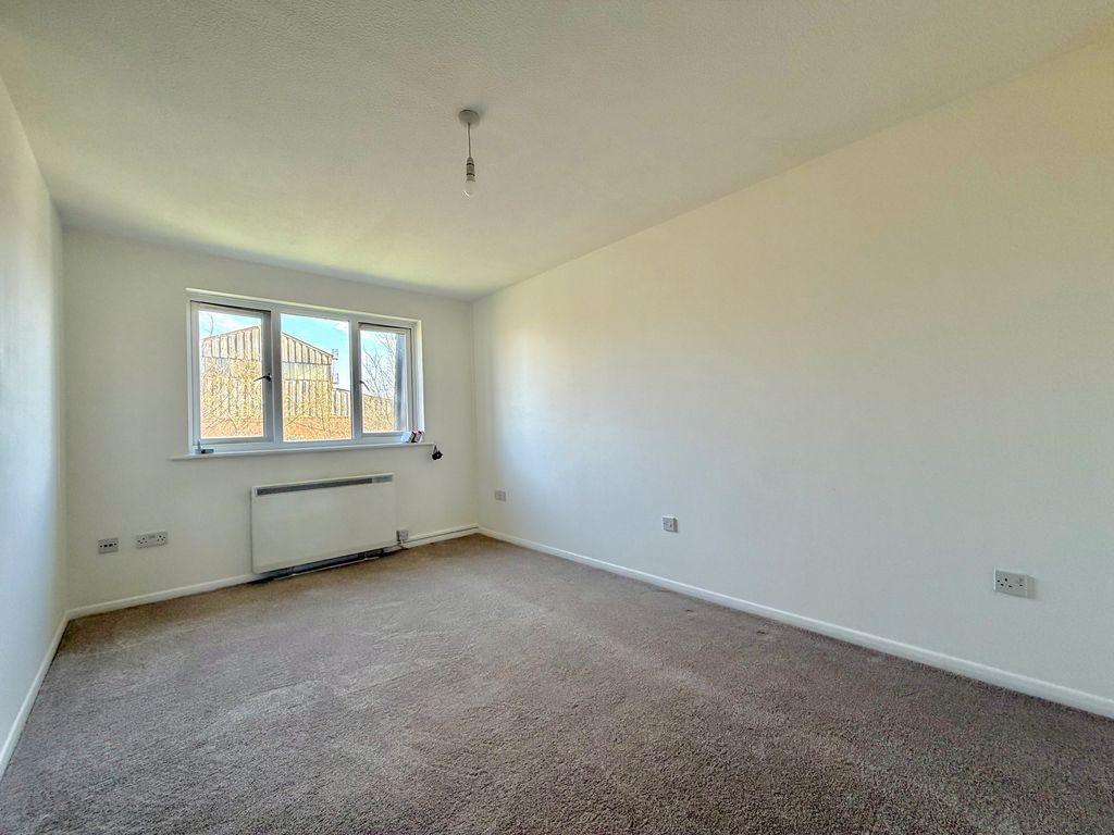 Property photo 3 of 7 Living Room Continued