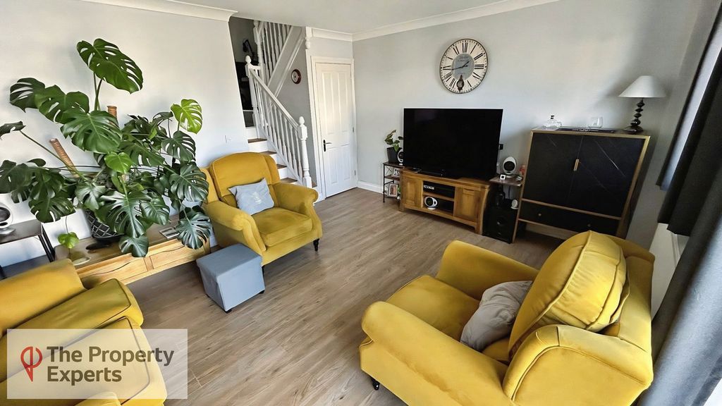 Property photo 2 of 8