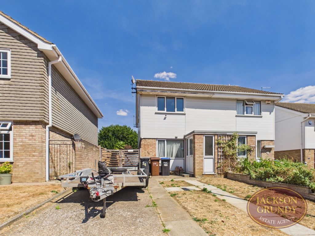 Property photo 1 of 11 Lowick Court