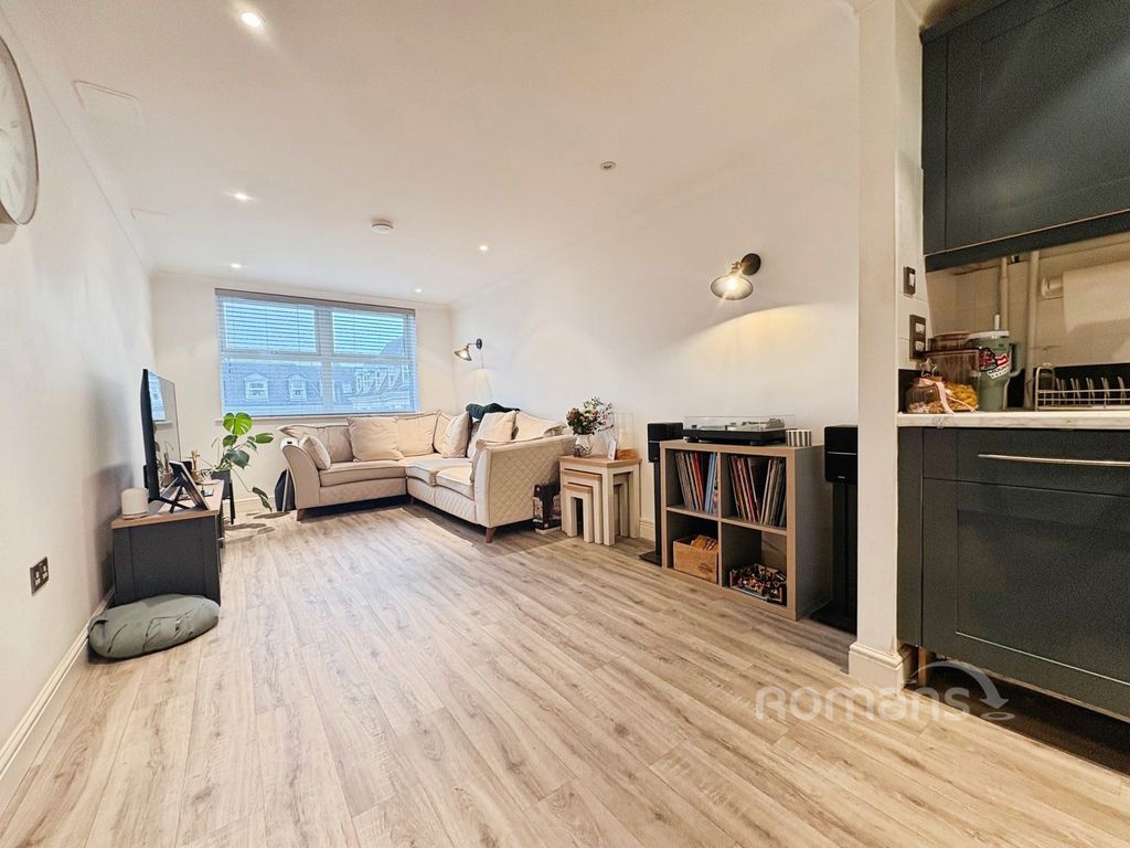 Property photo 2 of 12 Pbox-Img.Jpg