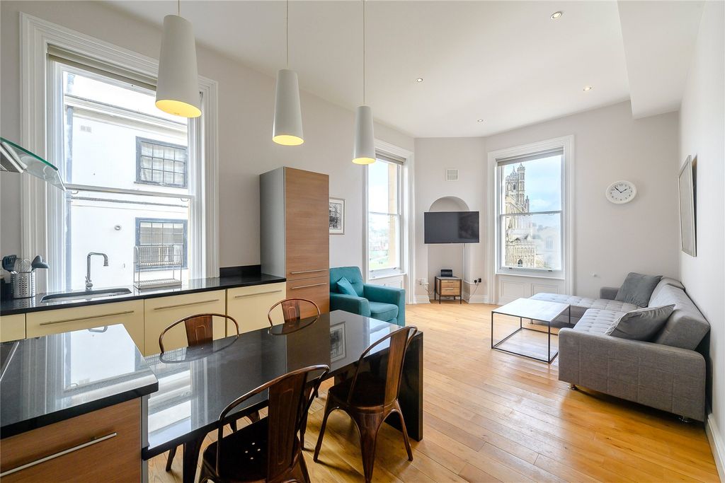 Property photo 3 of 11 Living/Dining