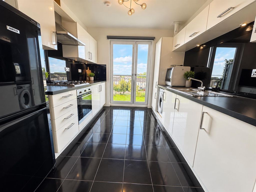 Property photo 3 of 14 E25D8326-D671-4935-8E0F-7D65C86Fa128.Png