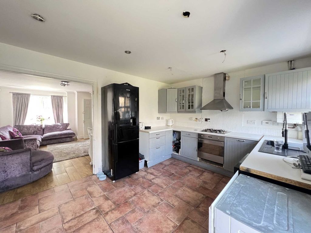 Property photo 3 of 14