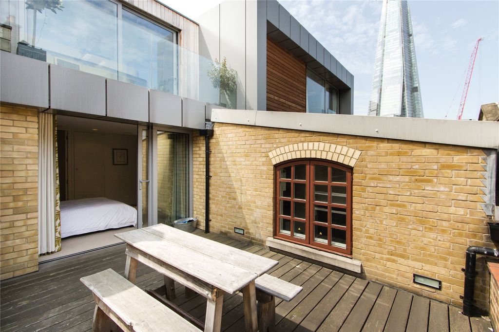 Property photo 2 of 25 Terrace