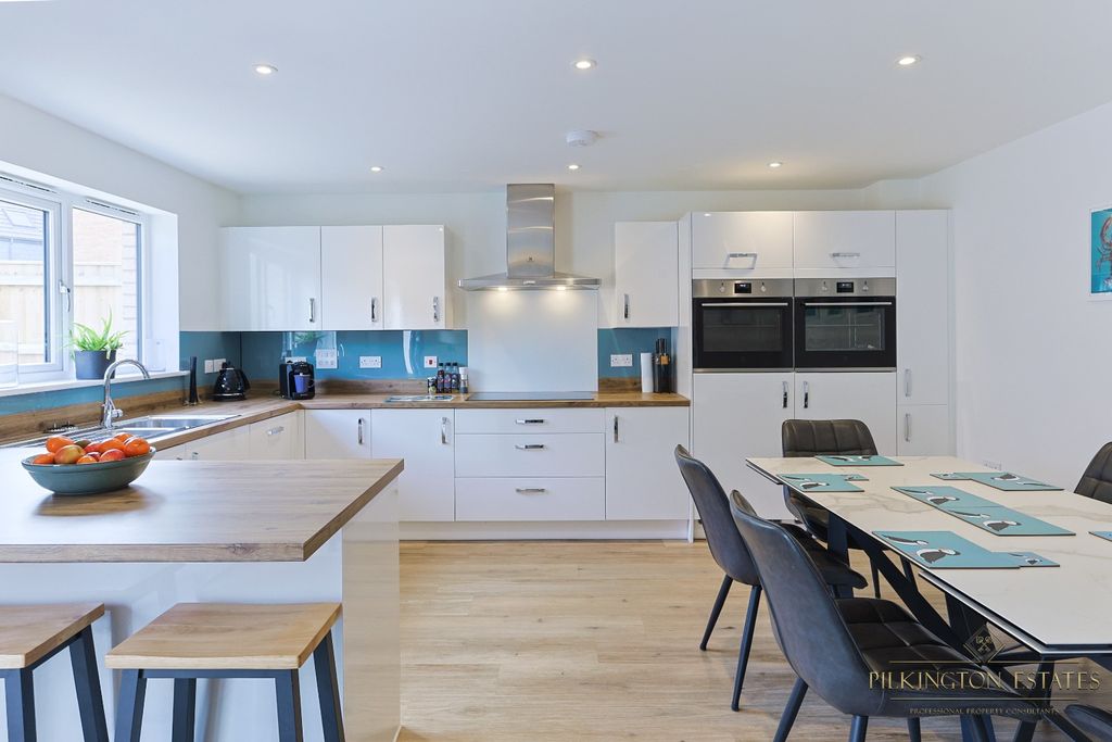 Property photo 3 of 19 4557724