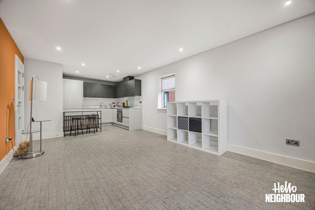 Property photo 1 of 12 Photo 0