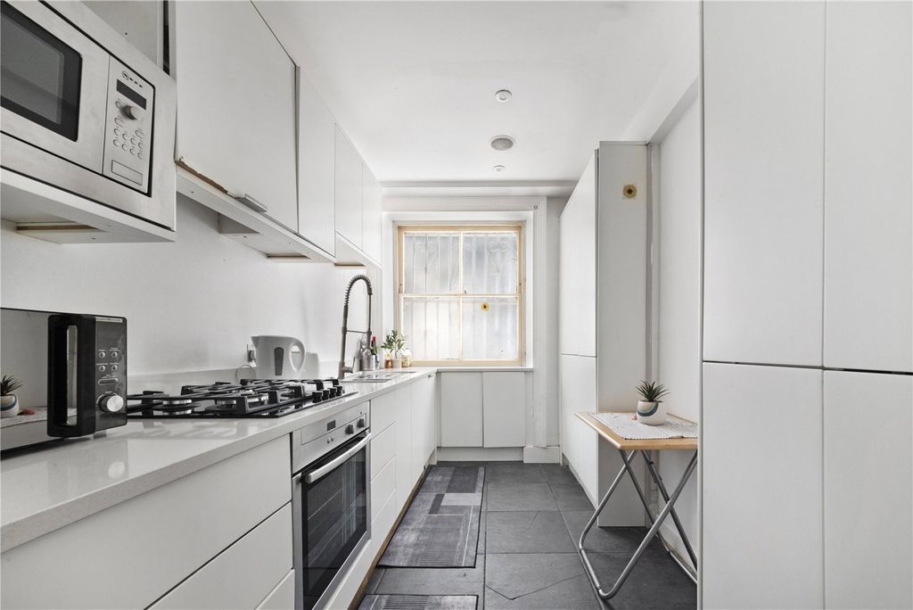 Property photo 3 of 8 Kitchen