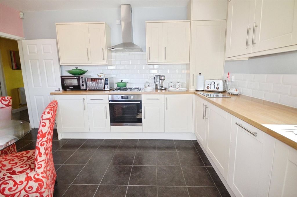 Property photo 2 of 18 Kitchen/Dining Room