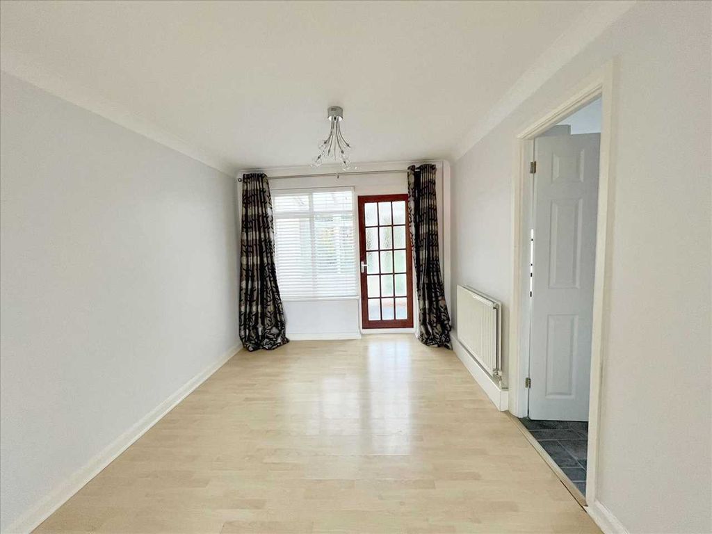 Property photo 3 of 10 Dining Room